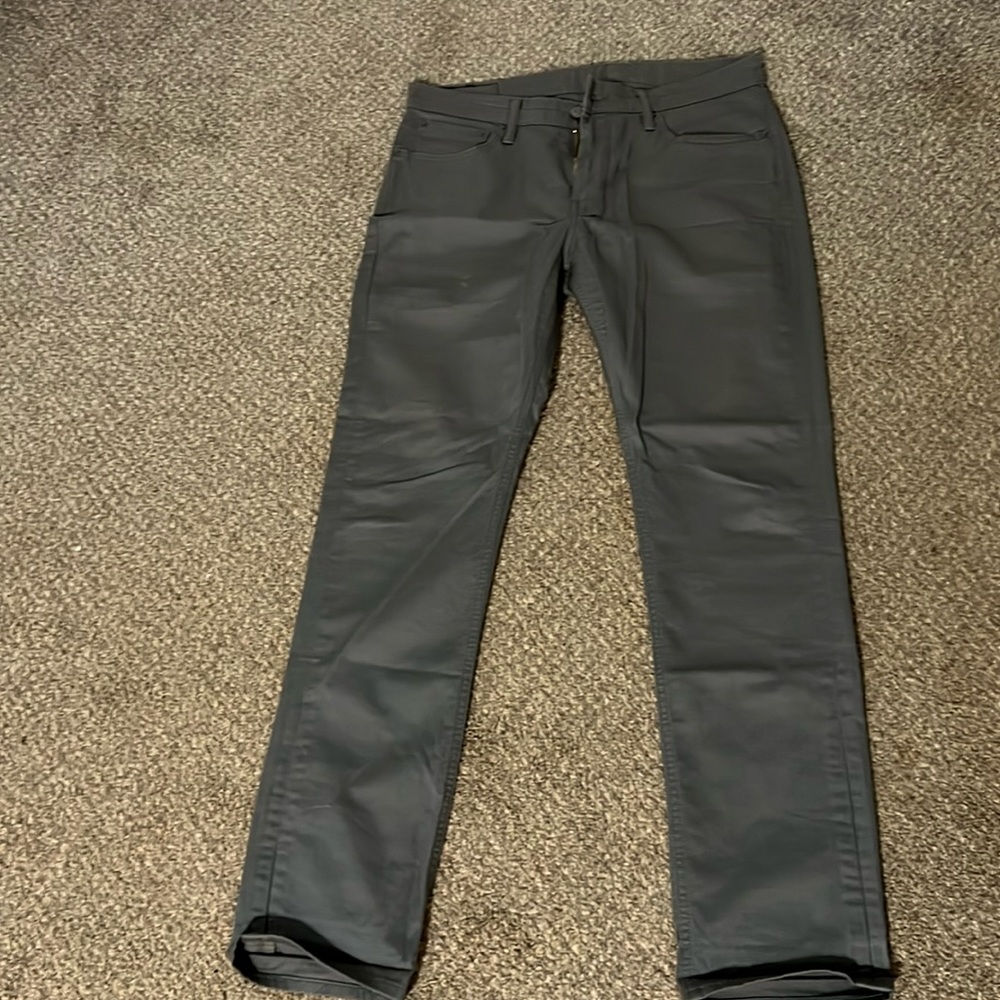 Grey Levi’s pants